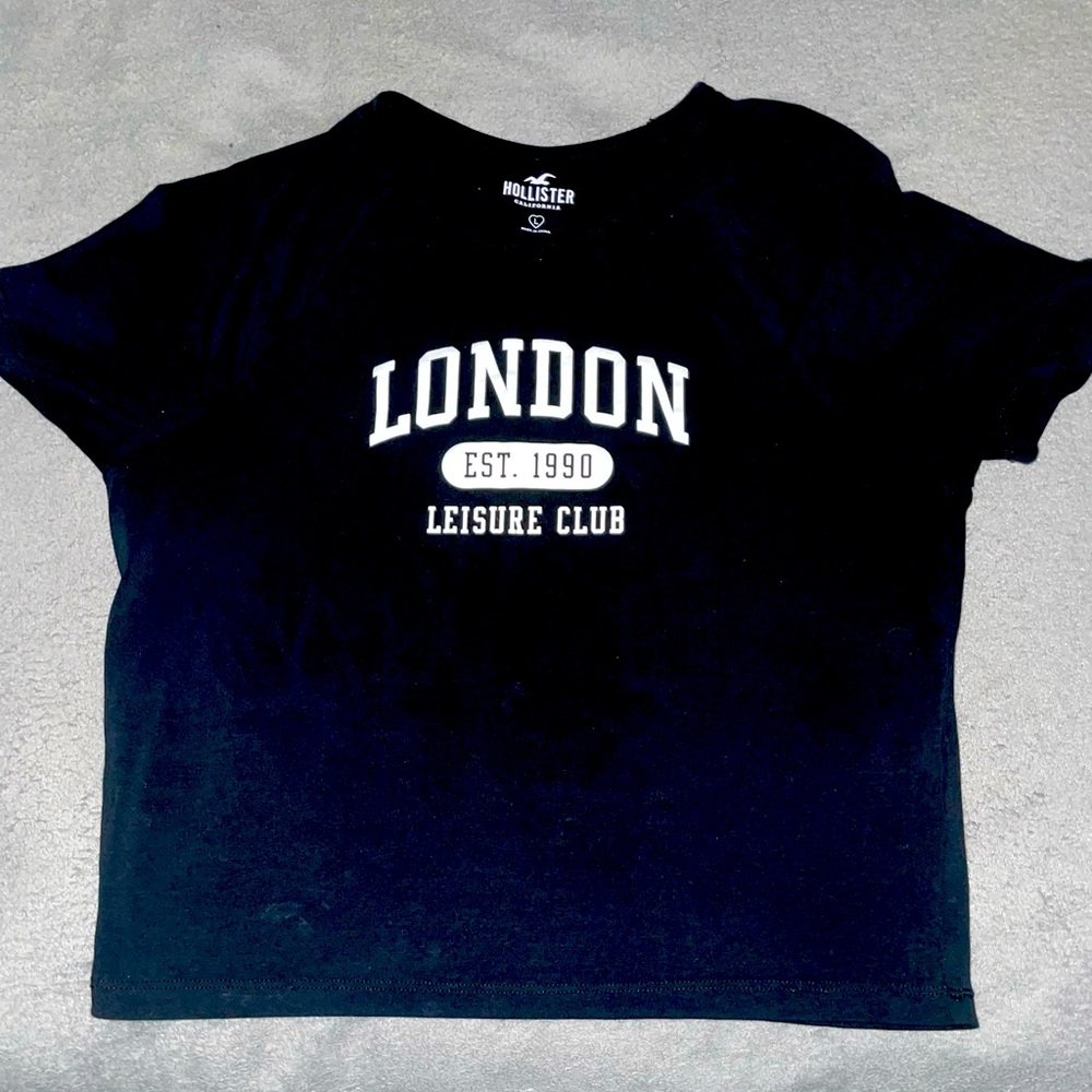 NWOT HOLLISTER CROP TEE
